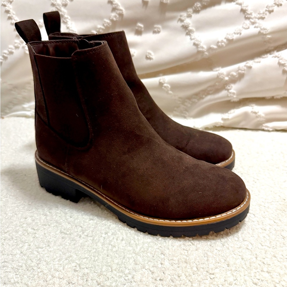 Kensie Women's Kayla Chelsea Faux Suede Boot - size 8.5